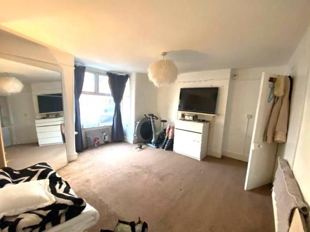 Apartment for rent in Blackhills, Surrey