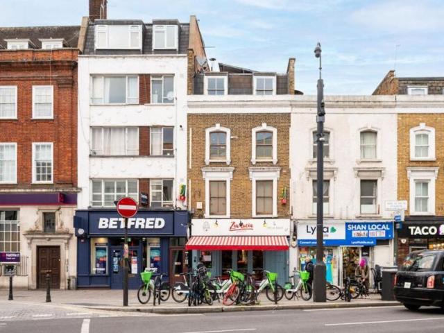 Apartment for rent in Walham Green, Greater London