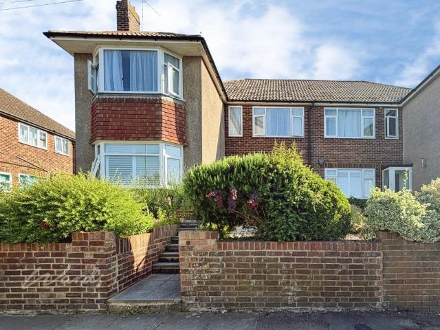 Flat for rent in Upton, Acol