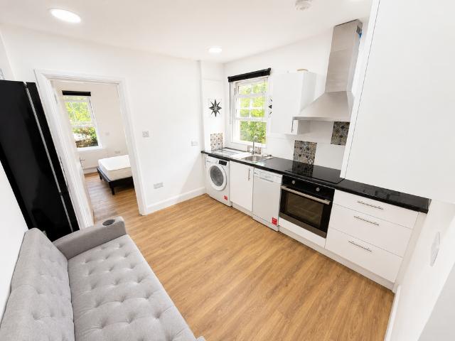 Flat for rent in South Hampstead, Greater London