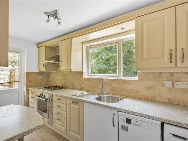 Apartment for rent in Northwood, Greater London