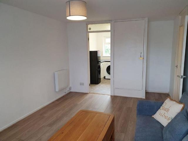 Apartment for rent in Enborne, West Berkshire