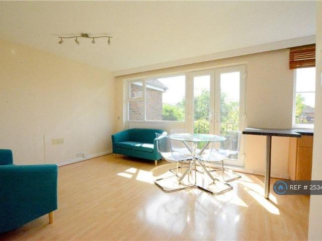 Apartment for rent in Beaconsfield Old Town, Beaconsfield