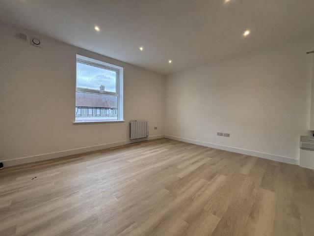 Apartment for rent in Brook Street, Bourne Vale