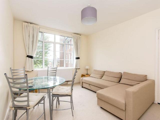 Apartment for rent in Brondesbury, Greater London