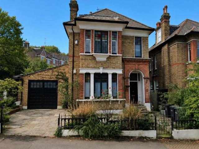 Flat for rent in London Borough of Lewisham, Forest Hill
