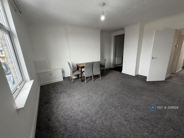Apartment for rent in Sudden, Burnedge