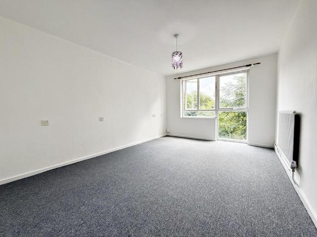 Apartment for rent in London Borough of Ealing, Greenford