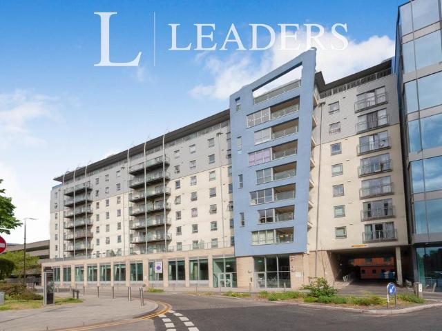 Flat for rent in Horsell, Woking