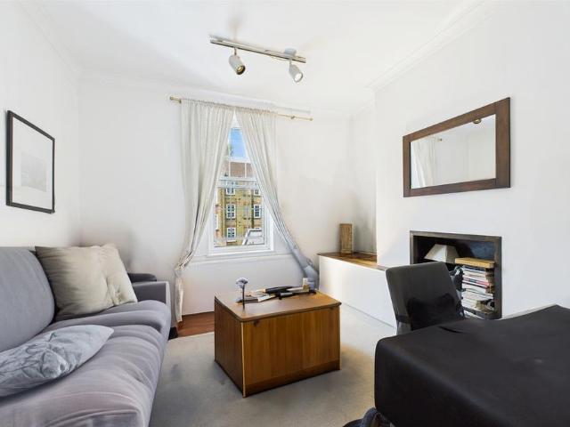 Apartment for rent in Brompton, Greater London