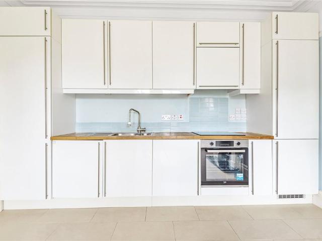 Flat for rent in Norbiton, Greater London