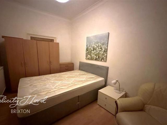 Apartment for rent in Astley Estate, Greater London
