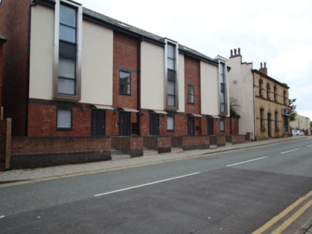 Flat for rent in Huyton, Knowsley