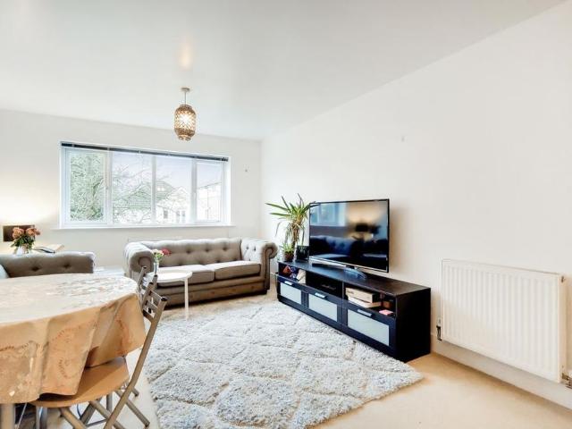 Apartment for rent in Lane, Greater London