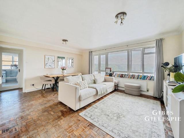 Flat for rent in Hatch End, Greater London
