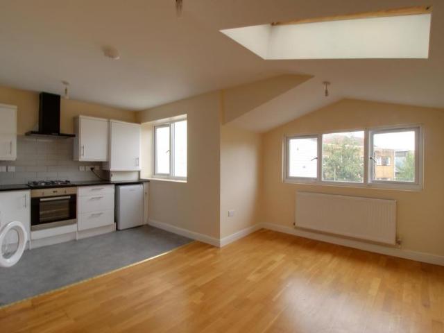 Apartment for rent in London Borough of Croydon, Addiscombe