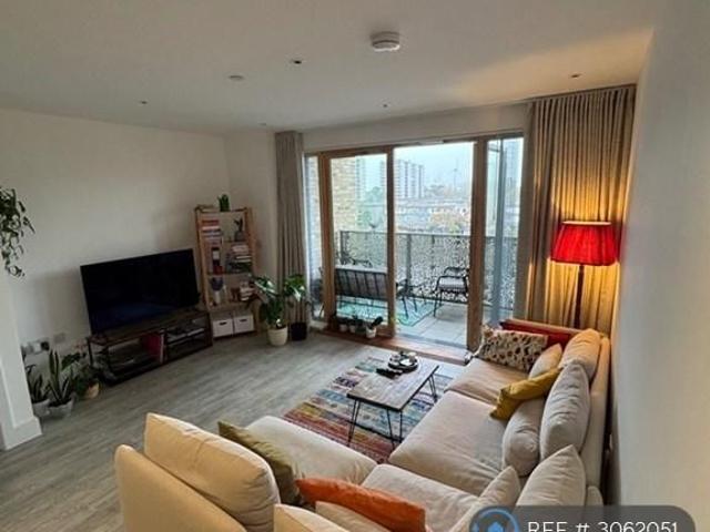 Apartment for rent in Southmere, Greater London