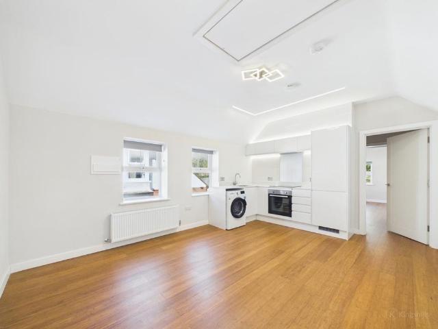 Apartment for rent in High Wycombe Community Board, High Wycombe