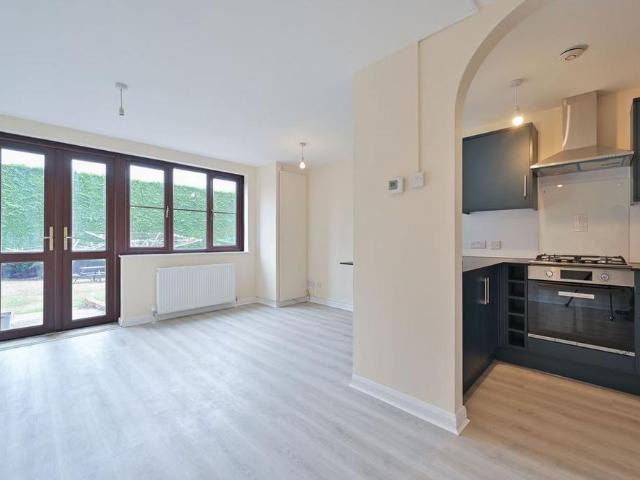 Apartment for rent in Kingswood, North Watford