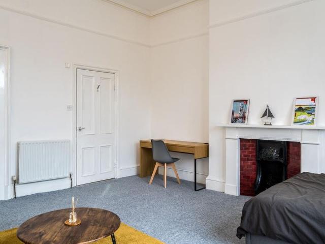Apartment for rent in Woodhouse, West Yorkshire