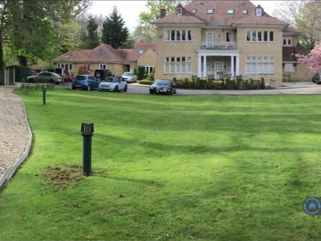 Flat for rent in Oakwood, West Yorkshire