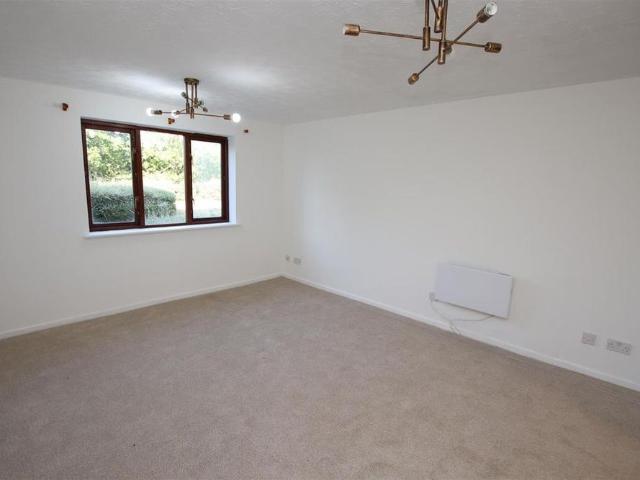 Apartment for rent in Fleet Estate, Monks Orchard