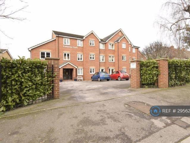 Flat for rent in Heol-las, Surrey