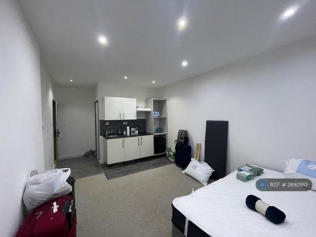 Flat for rent in Calderstones