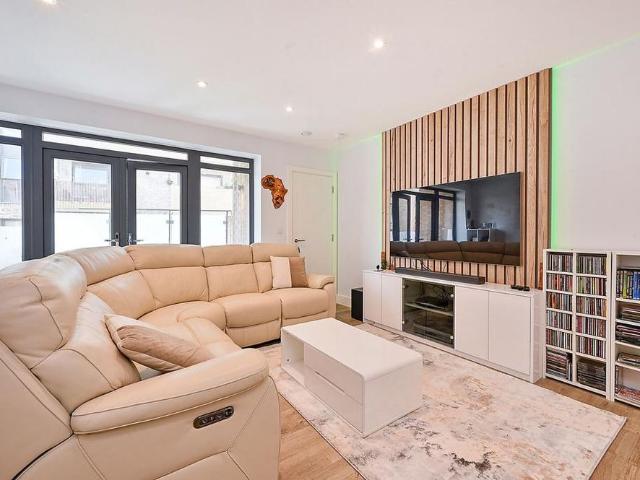 Apartment for rent in London Borough of Hounslow, Greater London