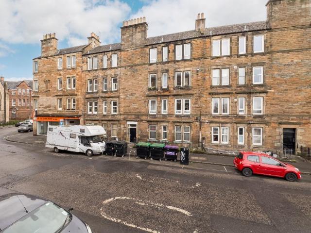 Flat for rent in Hillside, Leith