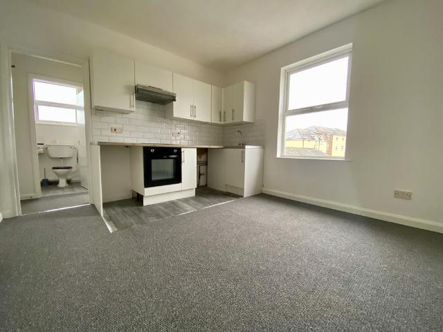 Flat for rent in Binstead, Ryde
