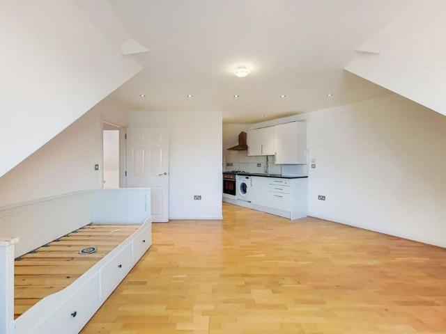 Apartment for rent in Lane, Greater London