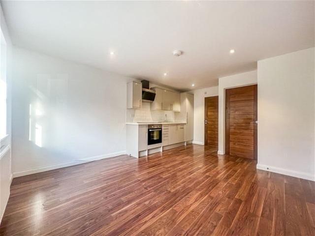 Apartment for rent in Hatching Green, Five Acres