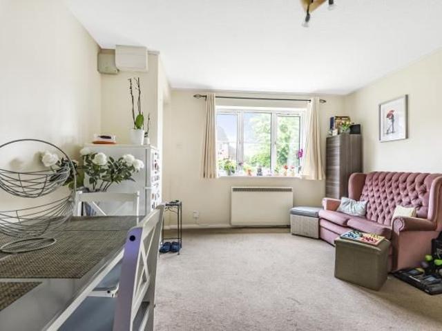 Apartment for rent in Heol-las, Surrey