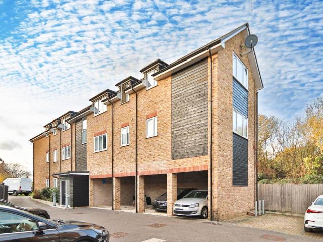 Flat for rent in New Malden, Greater London