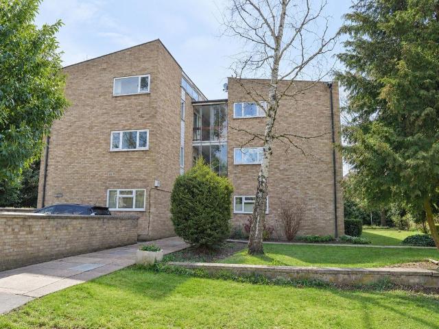 Flat for rent in Blackhills, Surrey