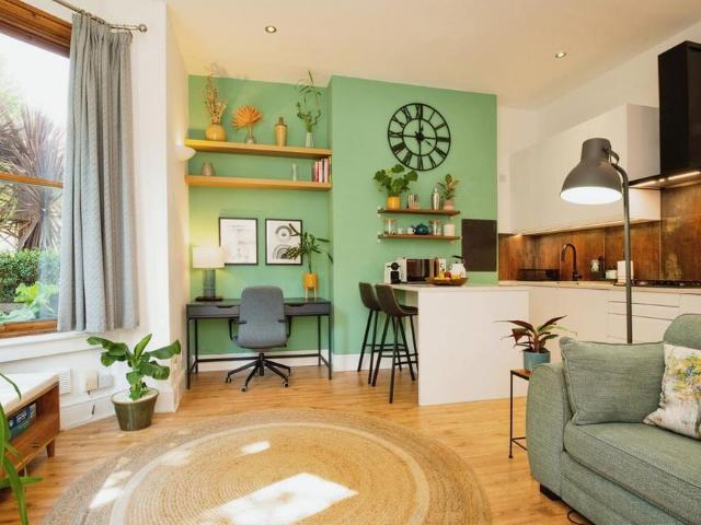 Apartment for rent in Plasnewydd, Falcon Lodge