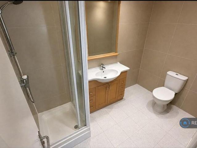 Apartment for rent in Brunswick Park, Greater London