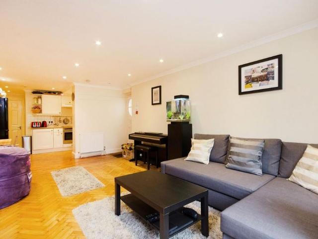 Apartment for rent in Southfields, Greater London