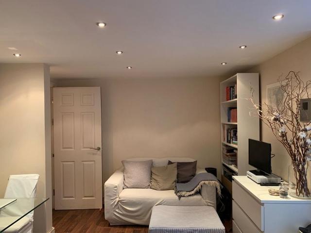Apartment for rent in Holywell, The Slade