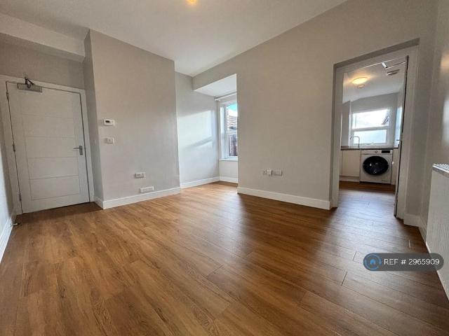 Flat for rent in Firepool, Rumwell
