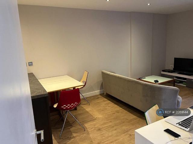 Flat for rent in Central Retail District, Manchester