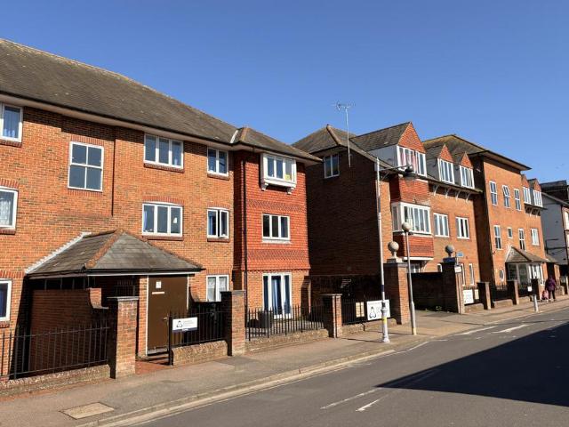Flat for rent in St. Mildred's, The Bridge