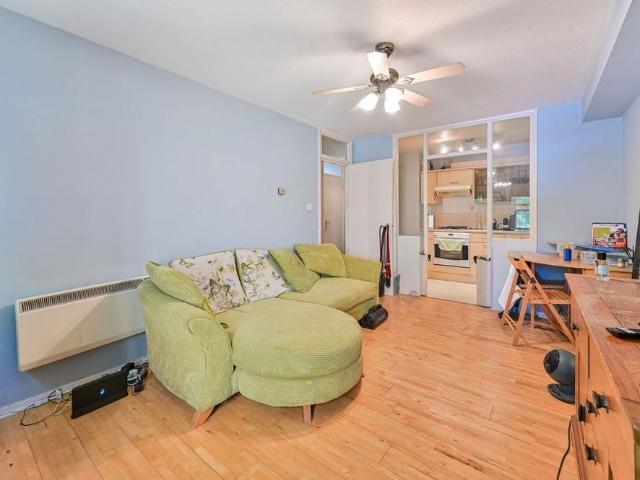 Apartment for rent in London Borough of Lewisham, Forest Hill