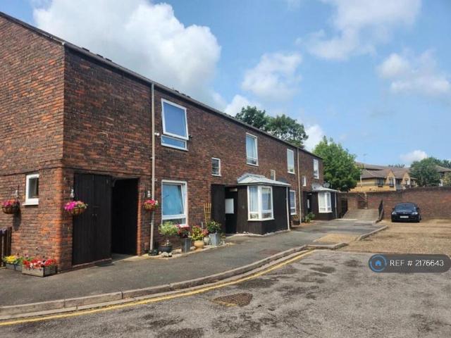 Flat for rent in Yiewsley, Isle Of Man