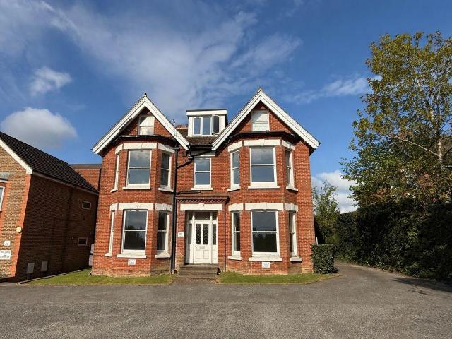 Flat for rent in Perryfields, West Sussex