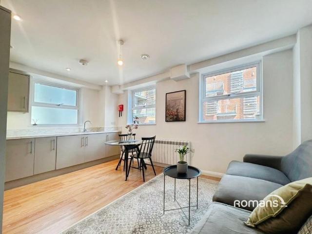 Apartment for rent in Daws Hill, Cressex