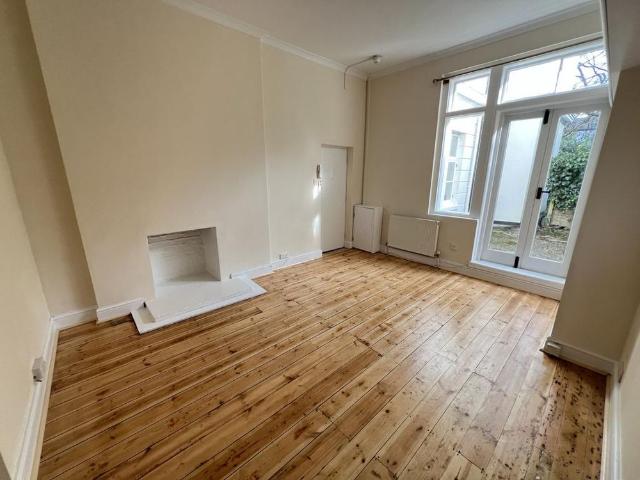 Apartment for rent in Broadwater Down, Sandown Park