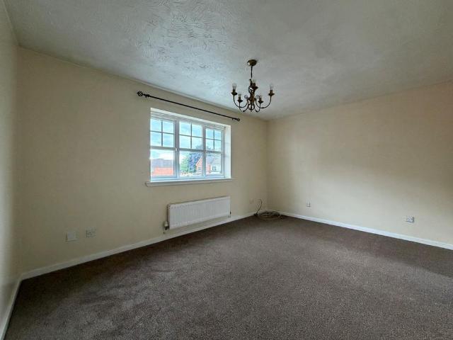 Apartment for rent in Cherry Orchard, Fold Hill