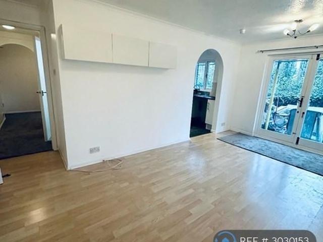 Apartment for rent in The Wrythe, Greater London